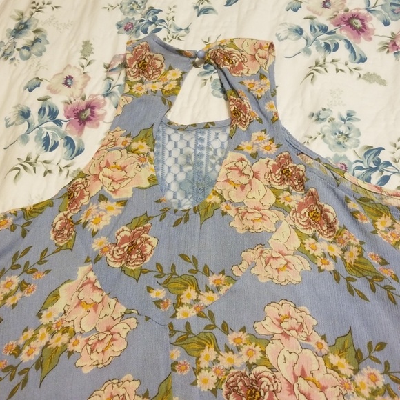 Floral Tank Top - Picture 3 of 4